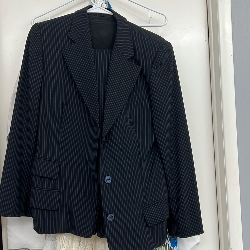 Gucci pants suit for women. Great Condition Timelessss and comfortable.
